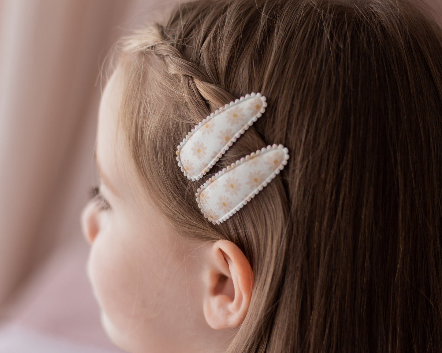 Agatha Daisy Light Peach Hair Clips